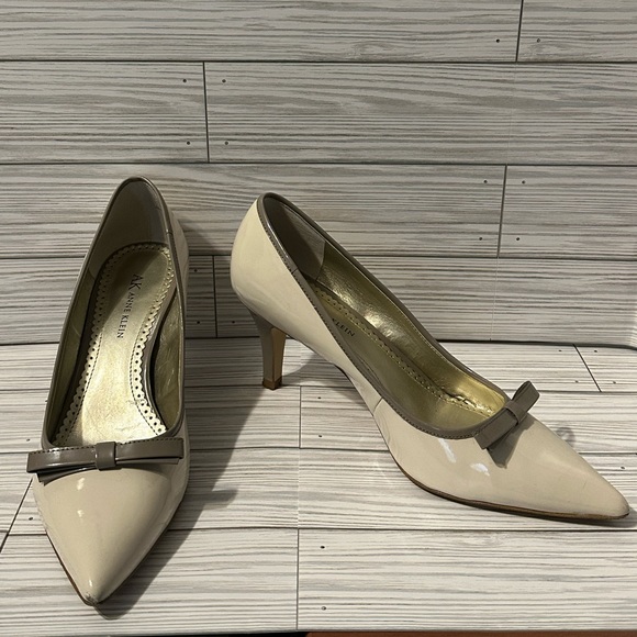 AK Anne Klein Heels Nude two toned 8.5 M - Picture 2 of 2